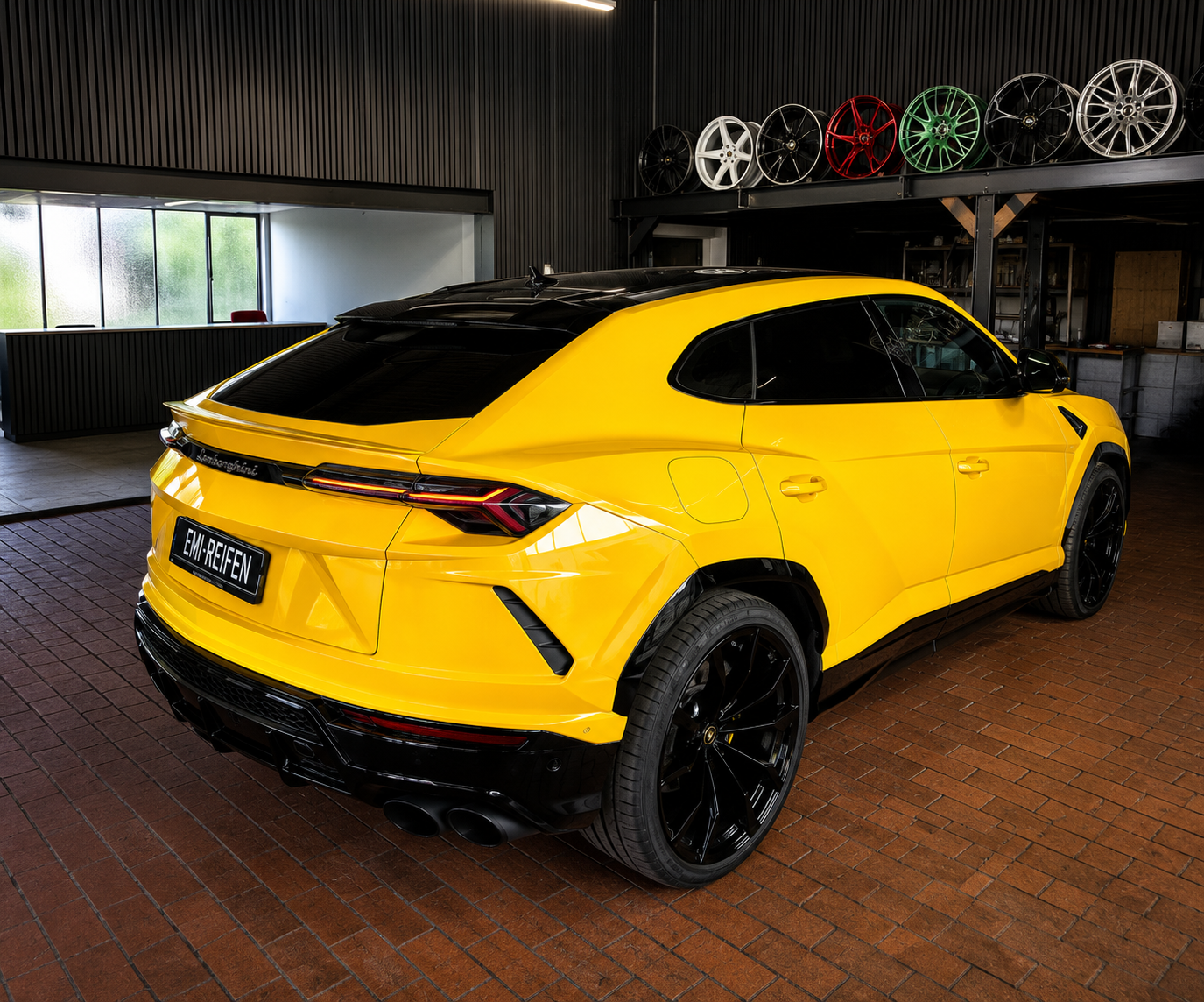Lamborghini Urus gelb bei EMI Reifenhandel