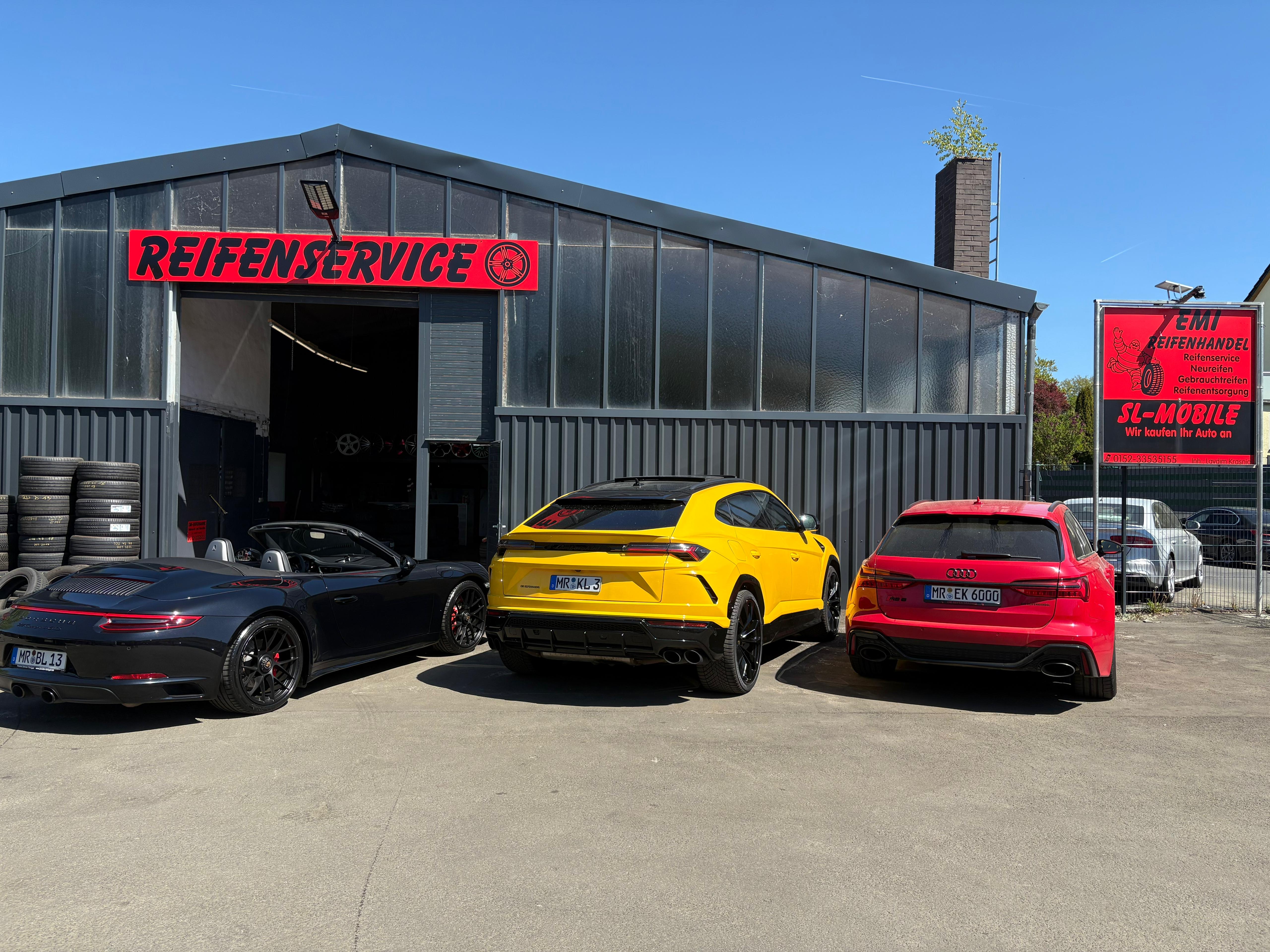Porsche, Lamborghini Urus und Audi RS6 bei EMI Reifenhandel